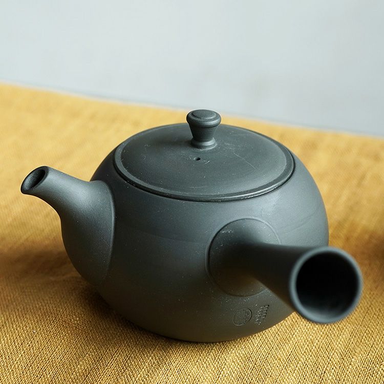 東屋】丸急須 後手 並細製造：高資陶苑（愛知県常滑市）原型：金子哲郎