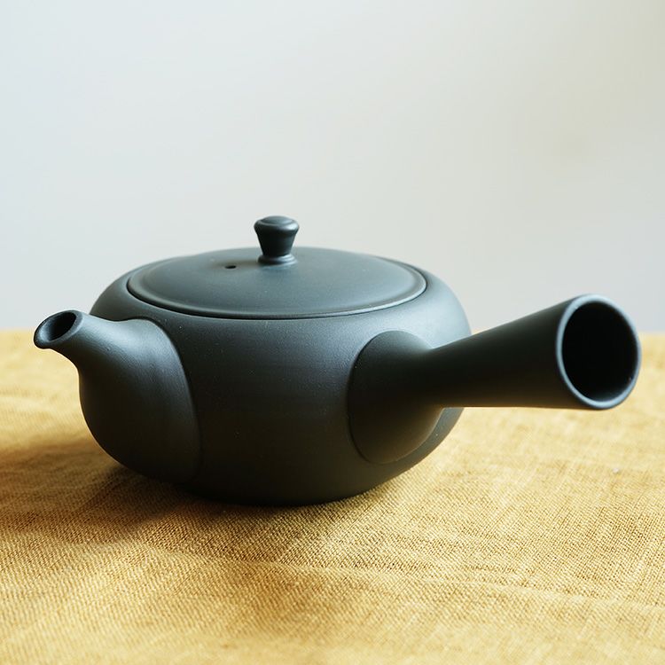 東屋】平急須 横手 並細（右利き用）製造：高資陶苑（愛知県常滑市